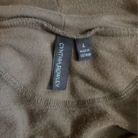 Women's long-sleeve cowl neck soft knit top large in khaki color Cynthia Rowley. - Picture 6 of 6